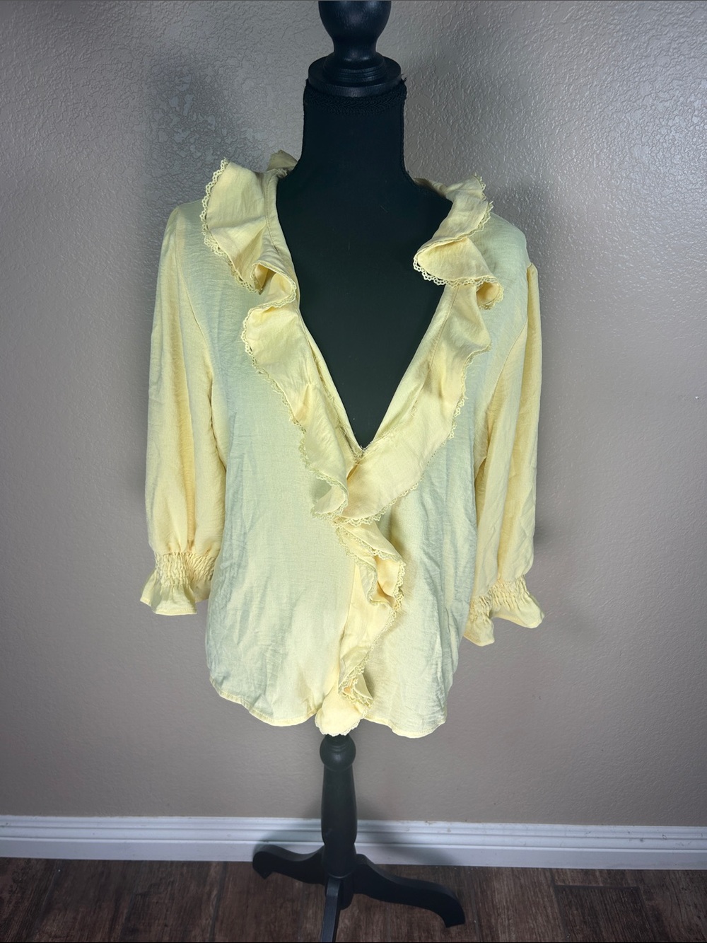 Notations Butter Yellow Ruffle Surplice Blouse Size Large